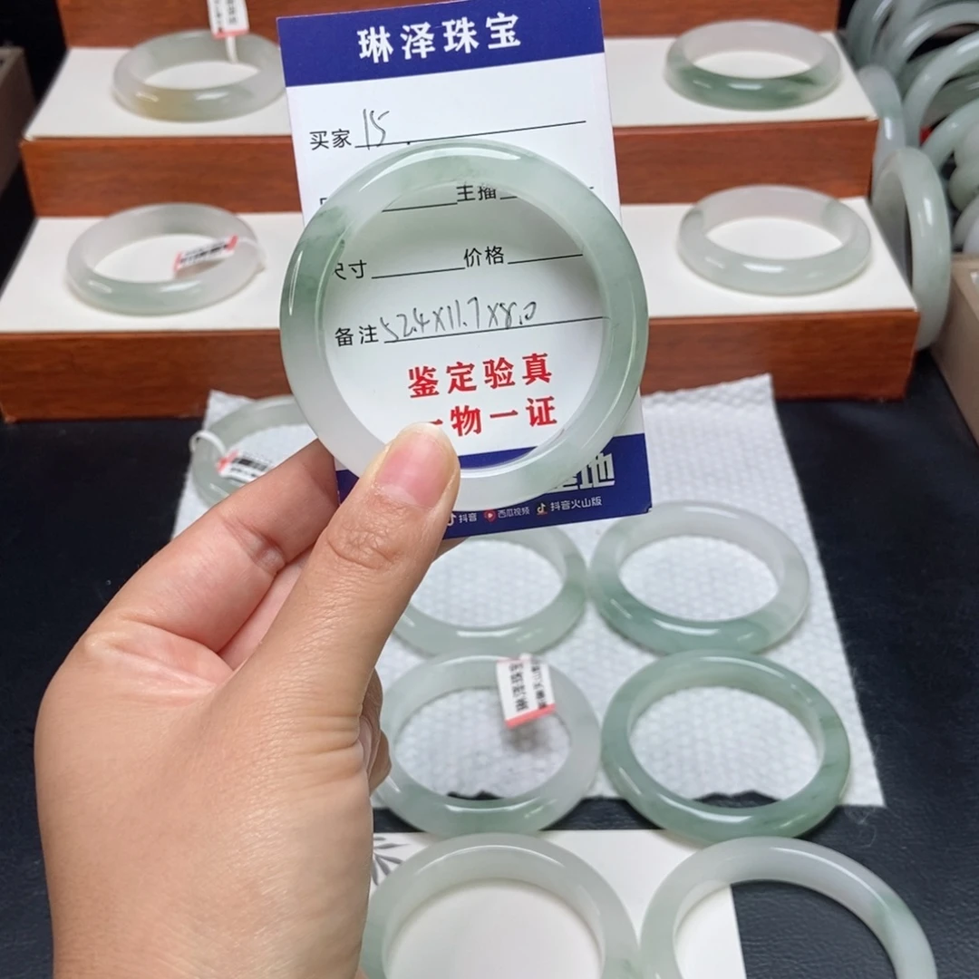 龙***彤未镶嵌手镯石英质玉15