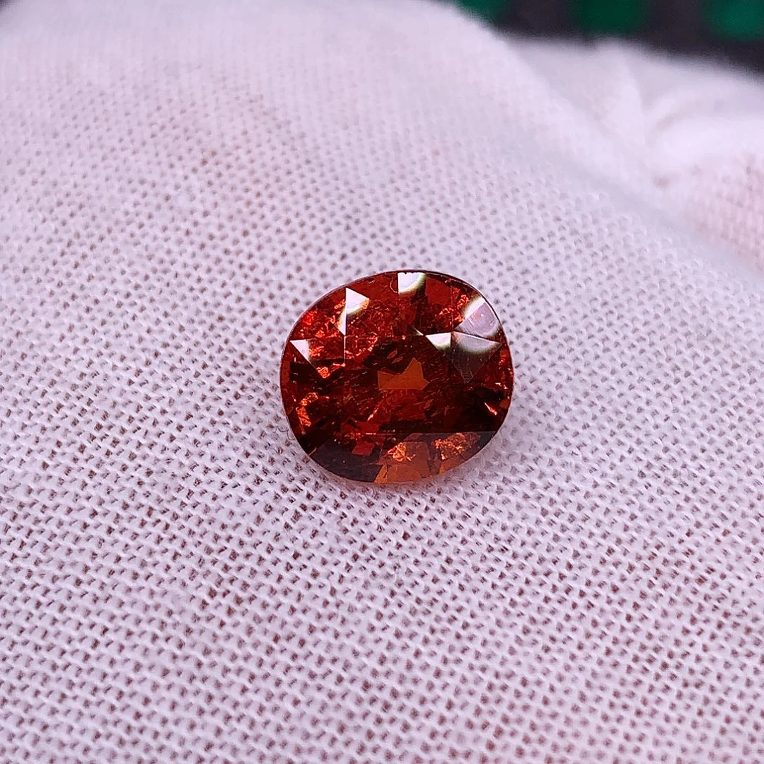 未镶嵌石榴石（芬达石）珠宝半成品98789998744