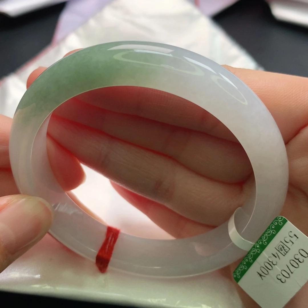 翡翠手镯未镶嵌5556圈