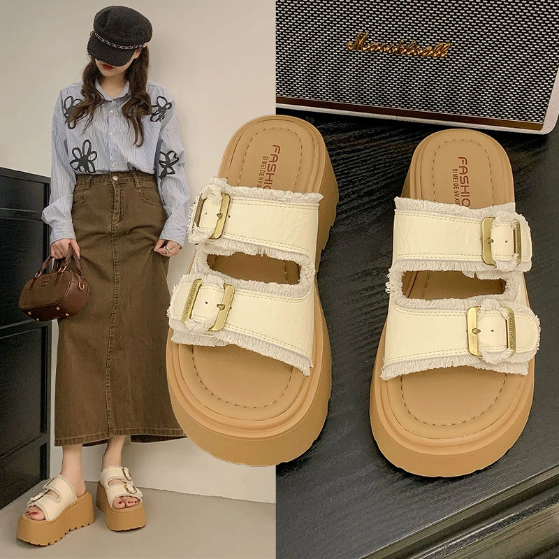 超火厚底拖鞋女外穿夏季2025新款时尚百搭增高一字双排扣带凉拖鞋