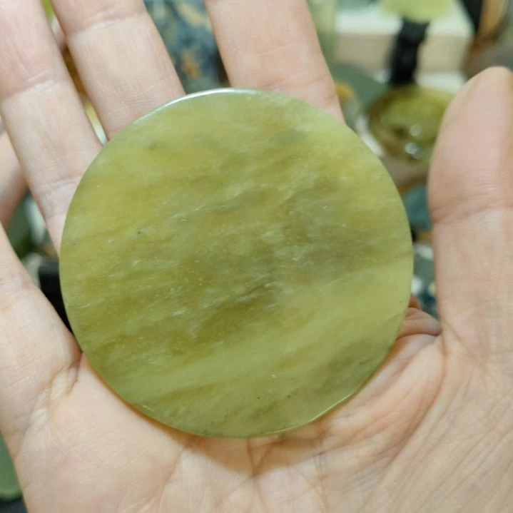 轻***月岫玉未镶嵌挂坠款式