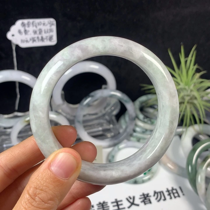 翡翠未镶嵌手镯27号。 58.7圈