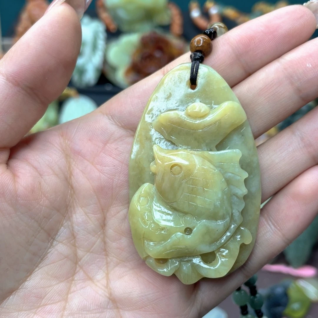 蛇纹石玉颈饰未镶嵌