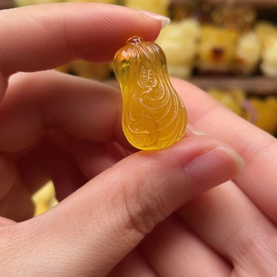琥珀未镶嵌珠宝奇石有植物
