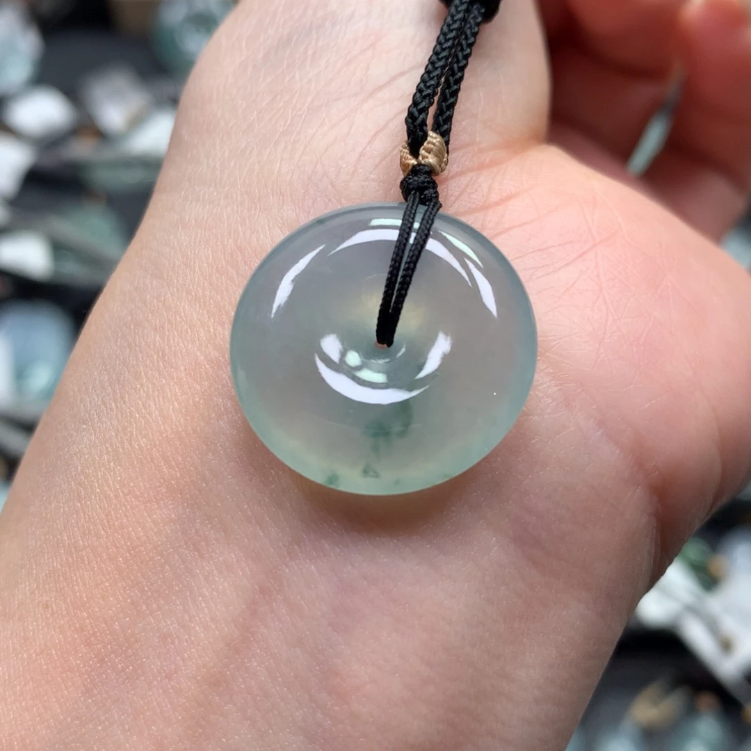 翡翠颈饰未镶嵌扣子