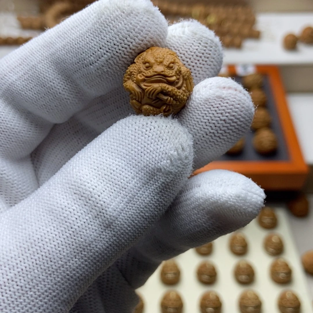 文玩核桃吊坠安****话猴头核桃三足金蟾背鲤鱼（微瑕疵）