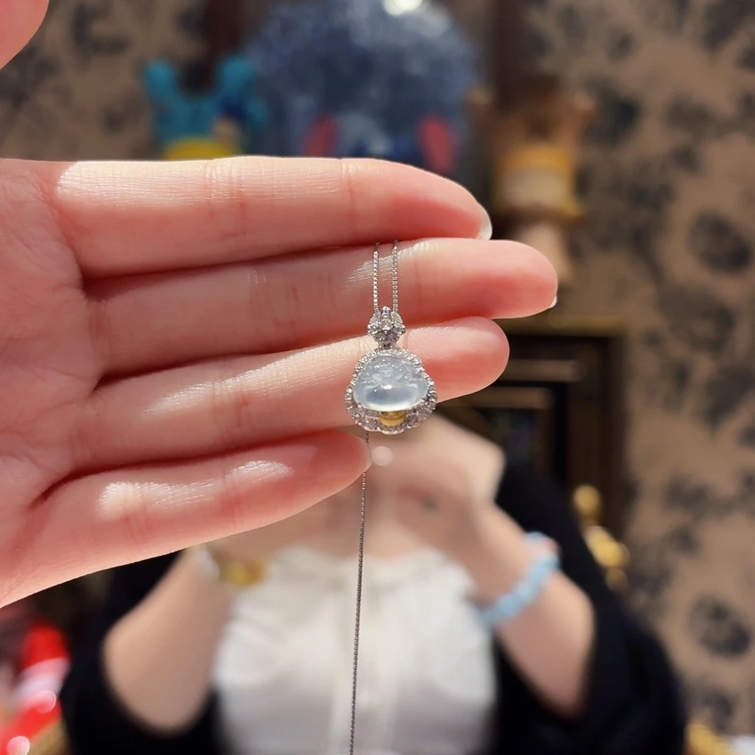 翡翠18K金镶嵌吊坠(赠链)