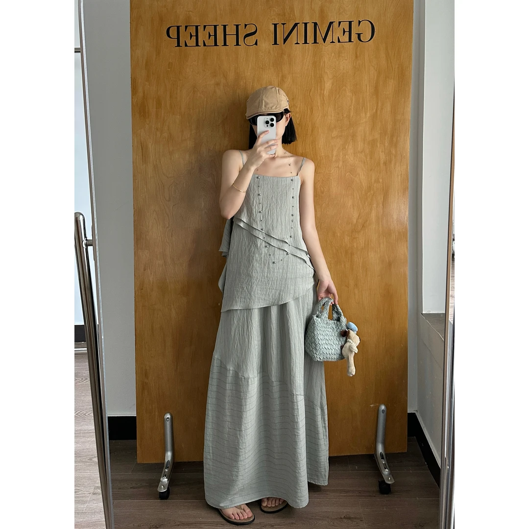 原创设计感褶皱吊带长裙套装｜温柔米白调·松弛感夏日氛围穿搭