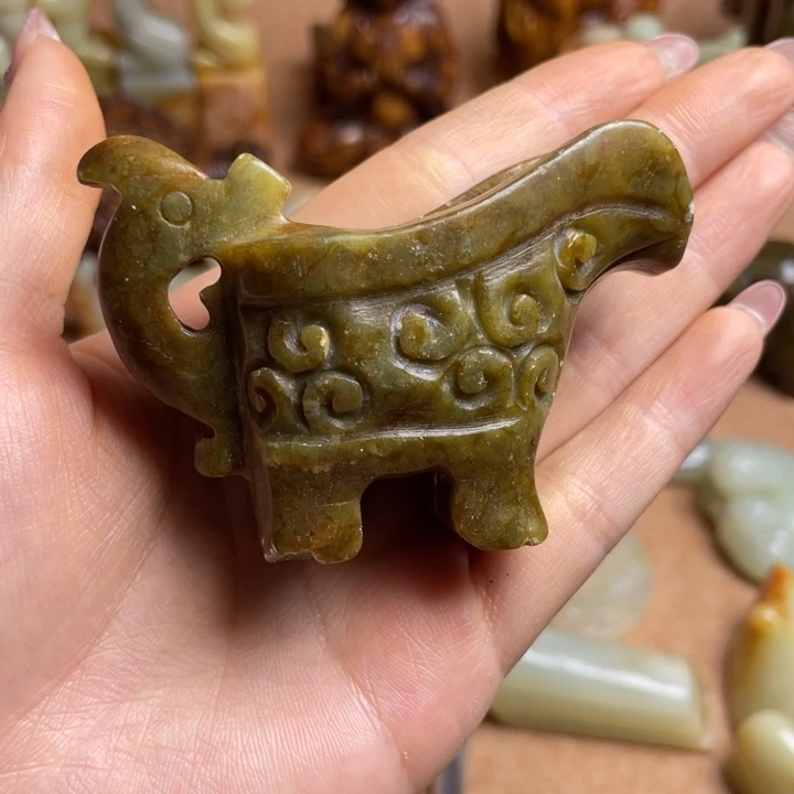 蛇纹石玉未镶嵌颈饰