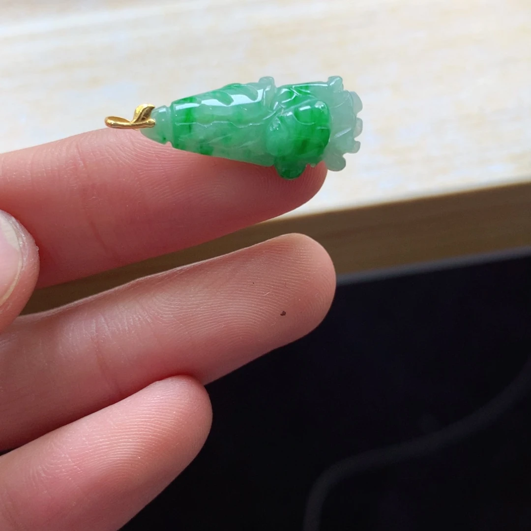 翡翠颈饰18K金镶嵌吊坠