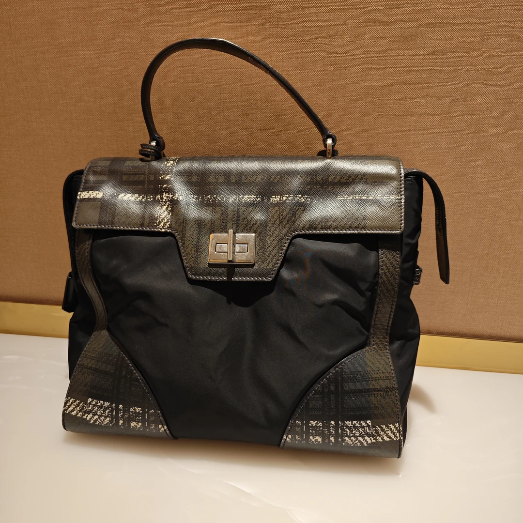 95新 Prada/普拉达 44 1024 黑色丛林手提包