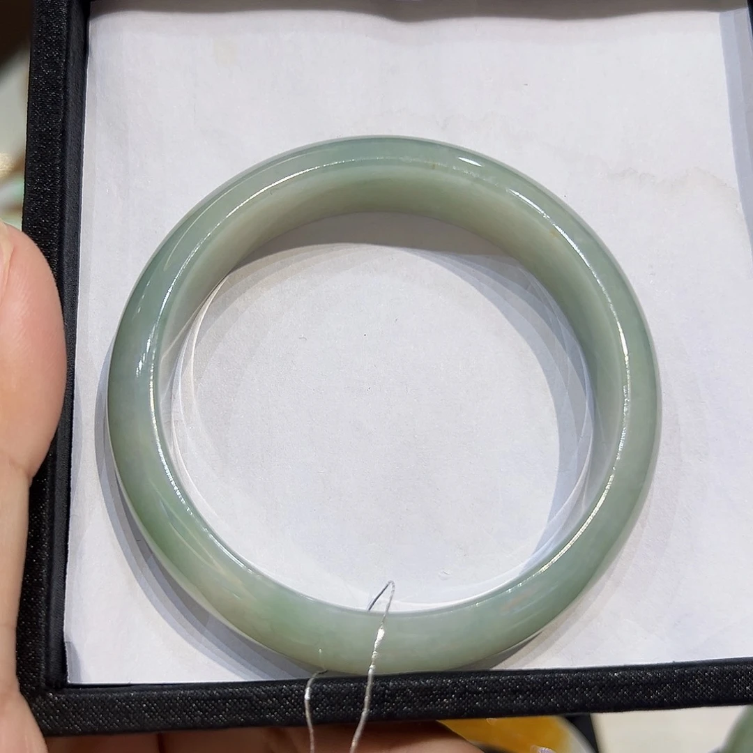 翡翠手镯未镶嵌301066