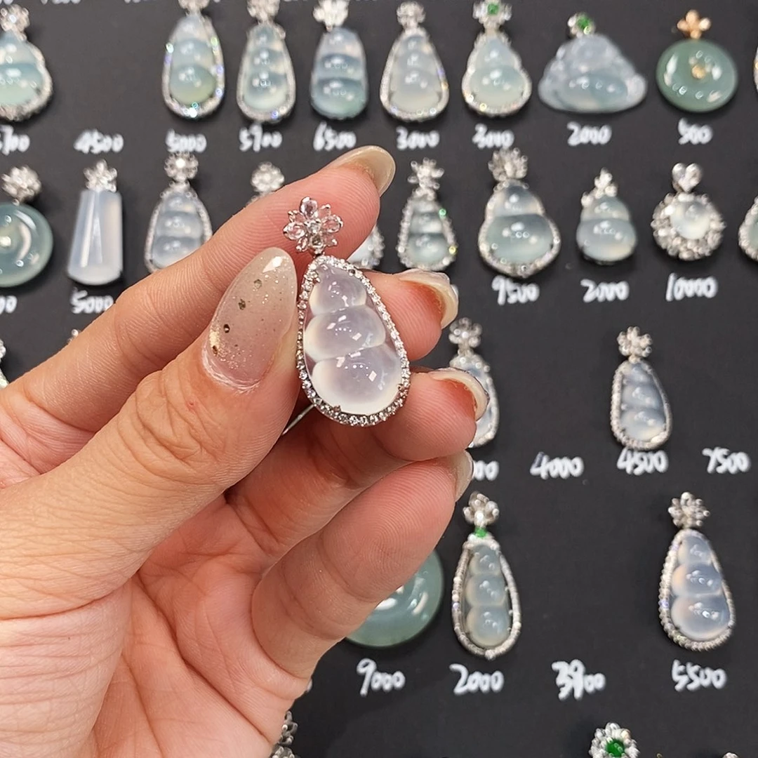 颈饰18K金镶嵌翡翠天然缅甸A货翡翠福豆