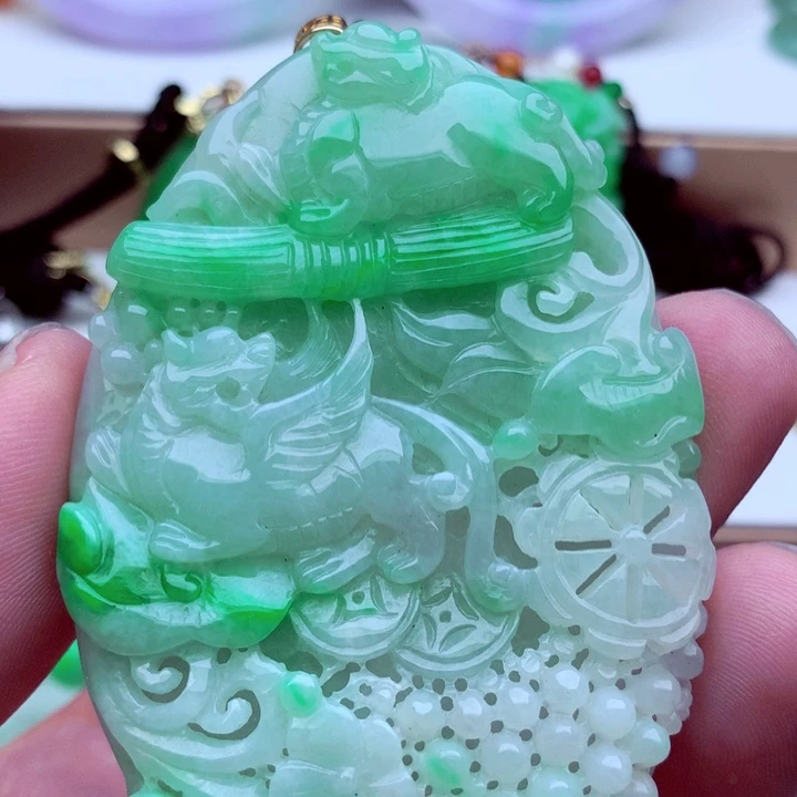 翡翠未镶嵌吊坠(不含链)