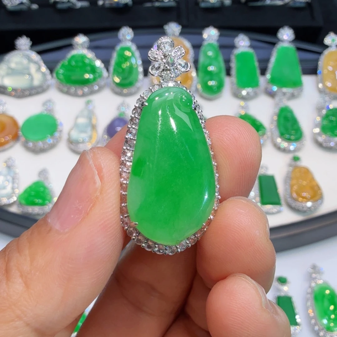 翡翠18K金镶嵌颈饰收到货48小时鉴赏期