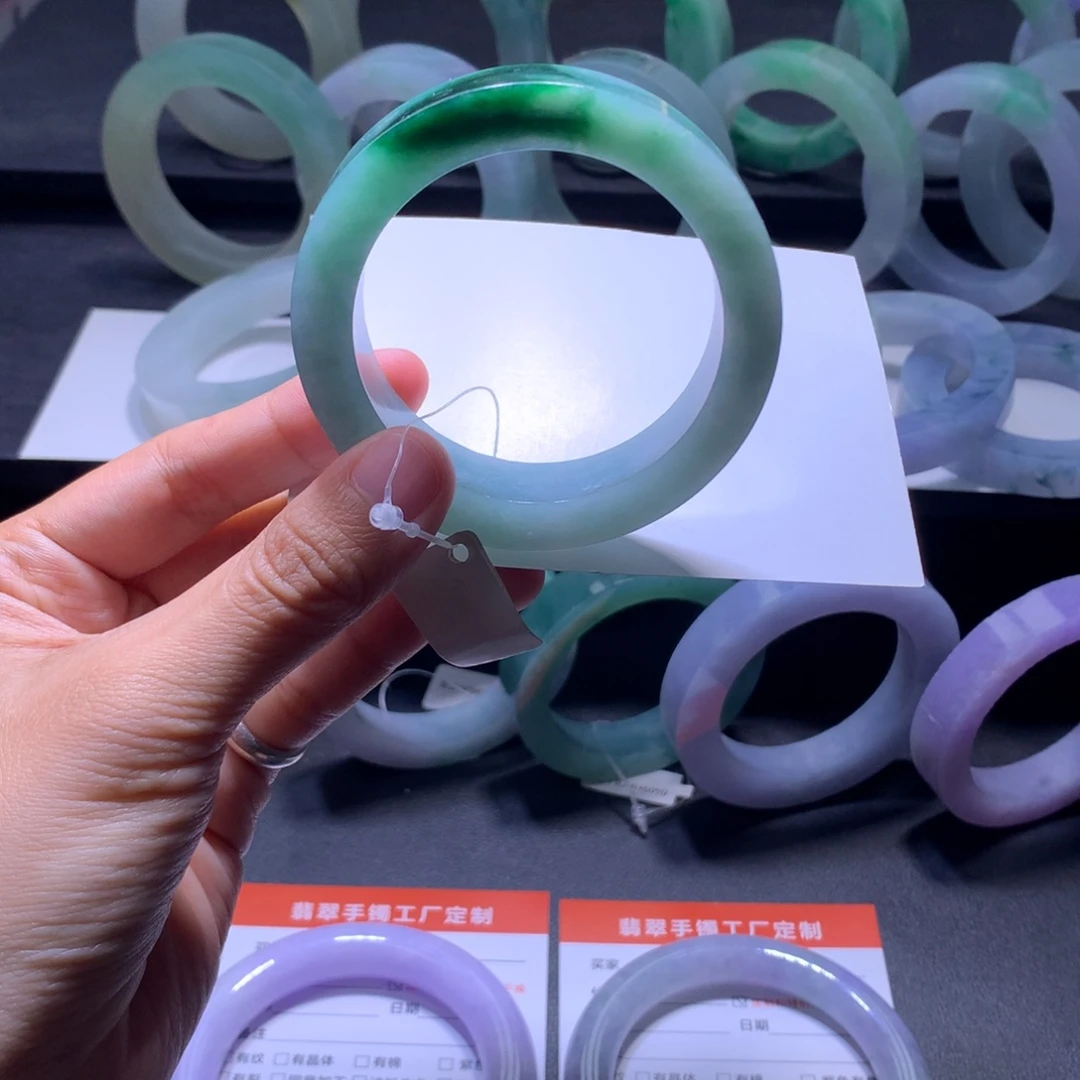 定制翡翠未镶嵌翡翠手镯