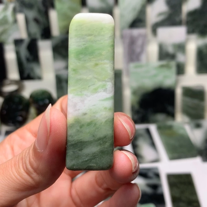 独山玉颈饰未镶嵌