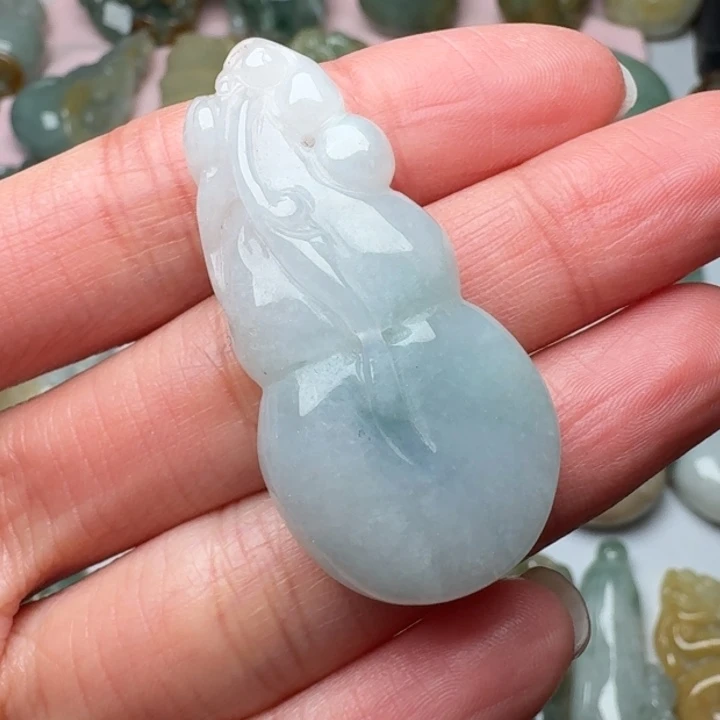 翡翠未镶嵌颈饰葫芦