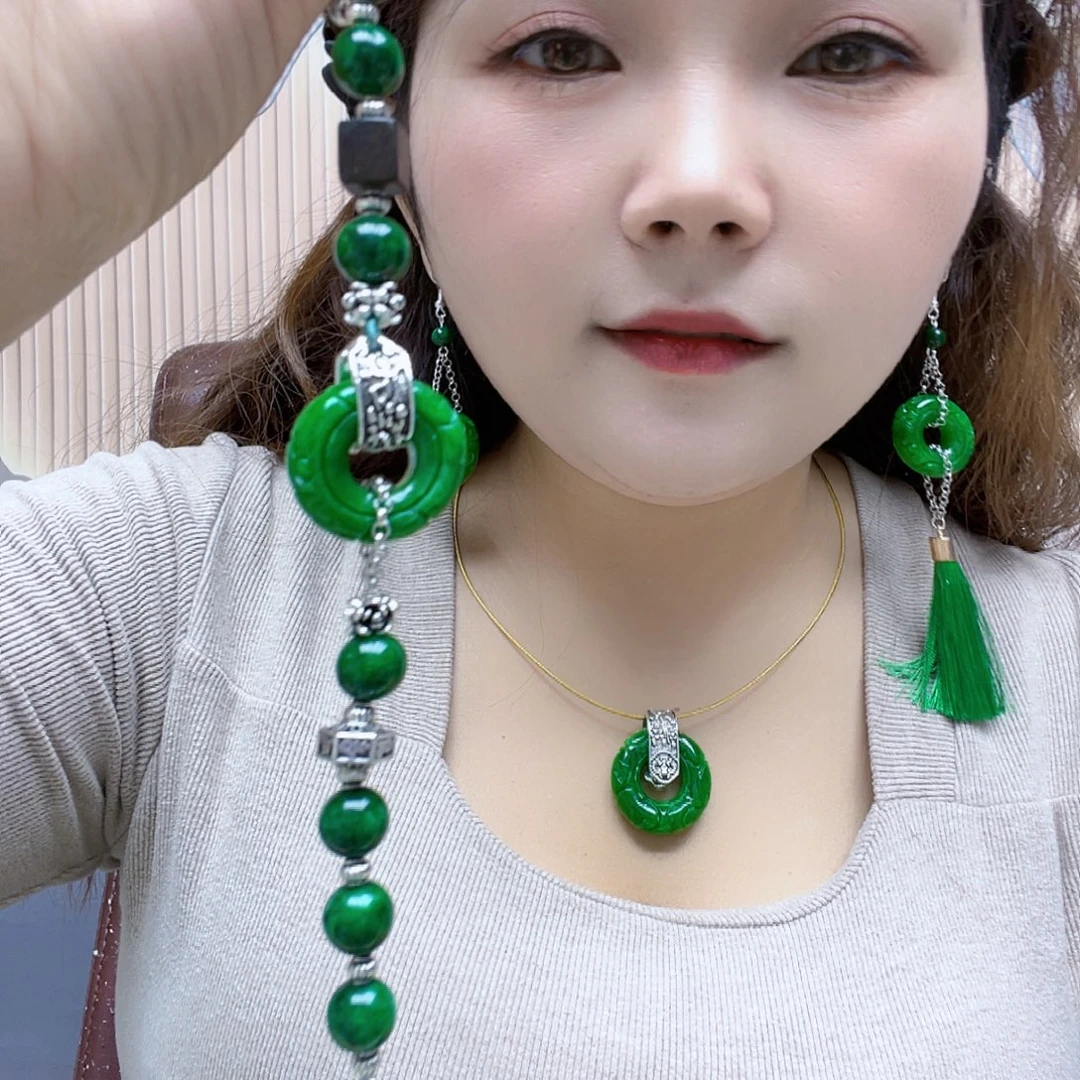 翡翠未镶嵌颈饰手链