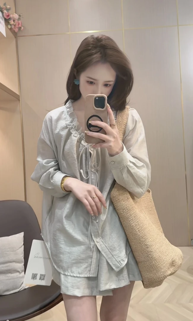 夏季薄款防晒蓝色衬衫+宽松短裤两件套韩版木耳边系带时尚套装女