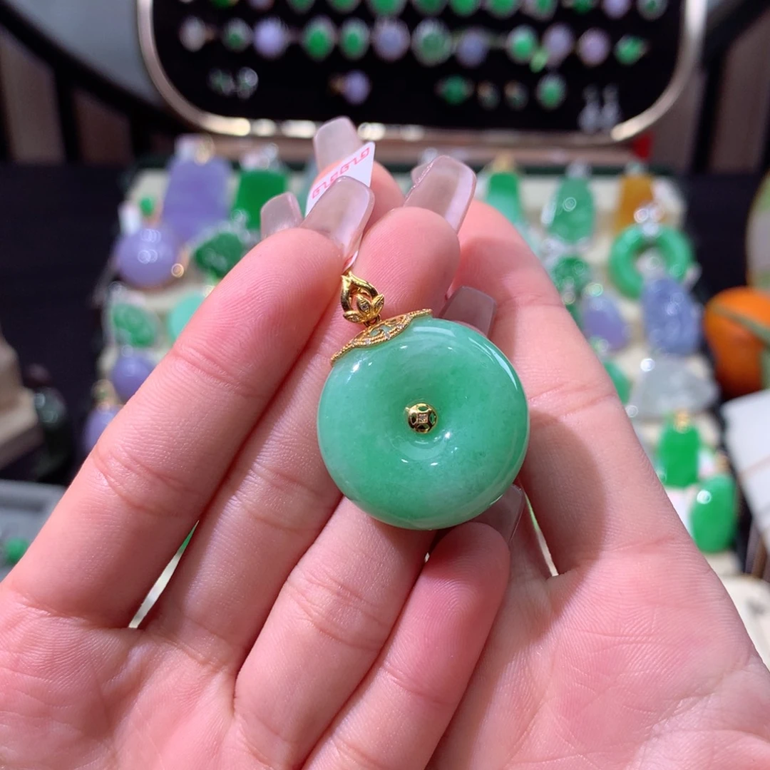 翡翠颈饰18K金镶嵌翡翠