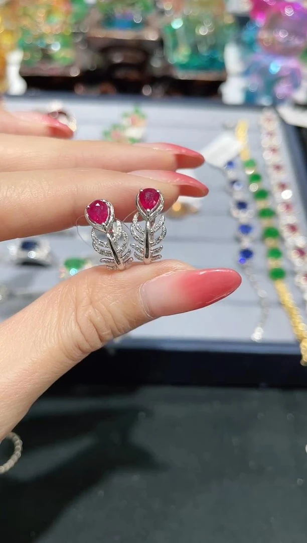 18K金镶嵌天然红宝石耳饰耳扣羽毛款