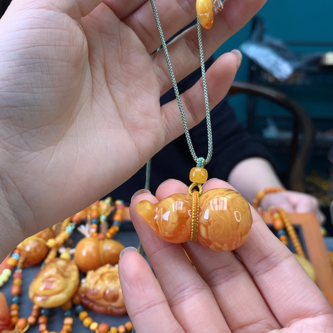 蜜蜡未镶嵌颈饰葫芦