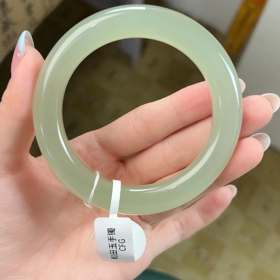 未镶嵌手镯和田玉高冰葡萄绿 起猫眼光 58 59