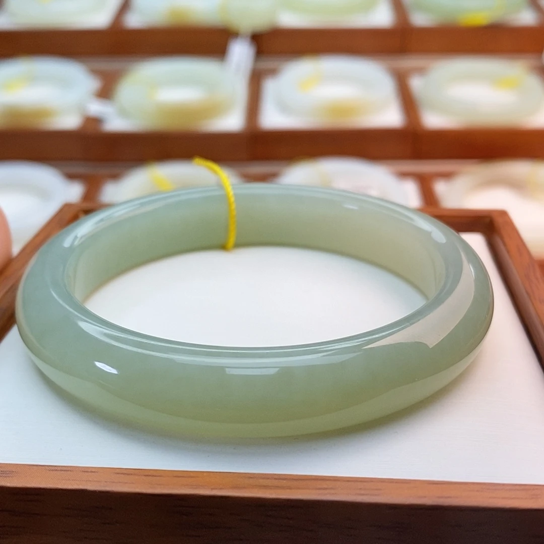 苏***特手链未镶嵌和田玉（青白玉）