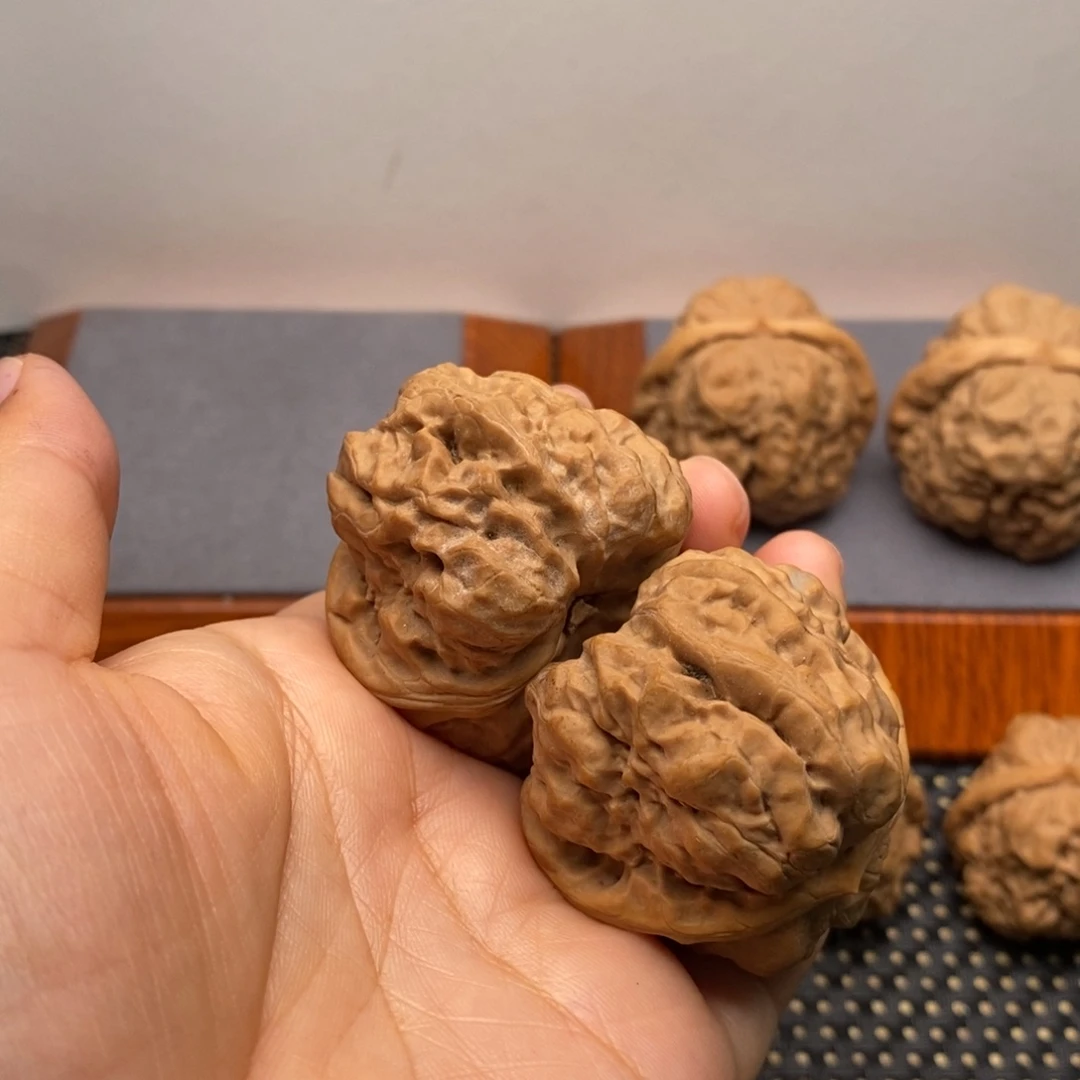 文玩核桃把件飞*哥白茬边41左右