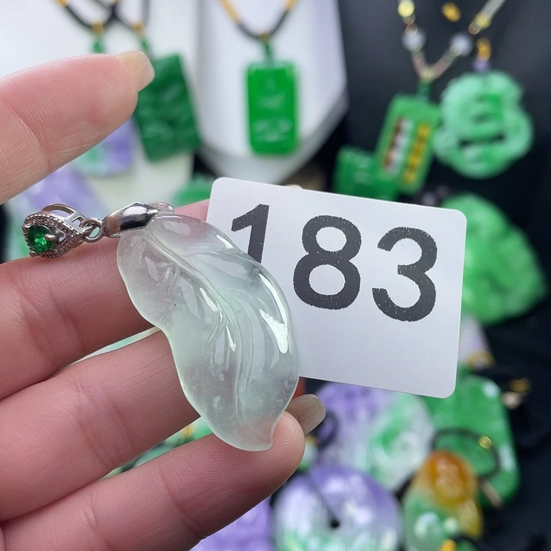 翡翠未镶嵌吊坠(赠链)