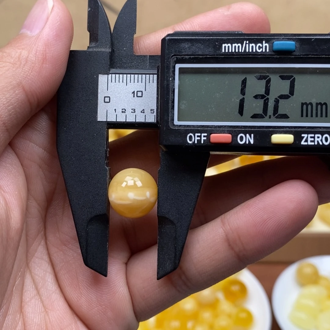 琥珀未镶嵌珠宝奇石13.2尺寸特色藕粉色珠子