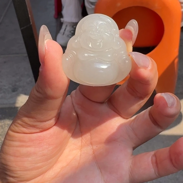 和田玉未镶嵌颈饰小**?