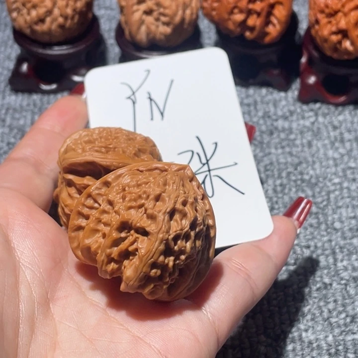 Y***N吊坠文玩核桃白狮子