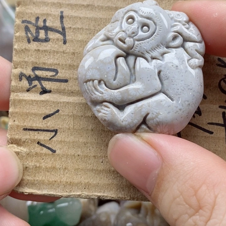 硅化珊瑚（珊瑚玉）未镶嵌颈饰小*儿