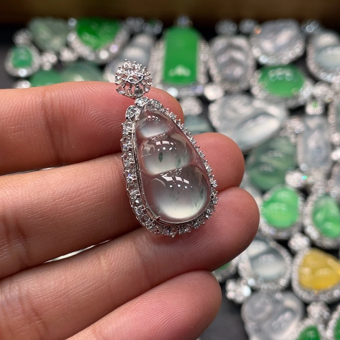 翡翠18K金镶嵌颈饰豆子