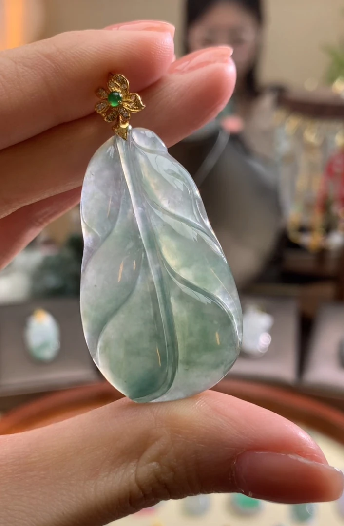 天然A货翡翠吊坠