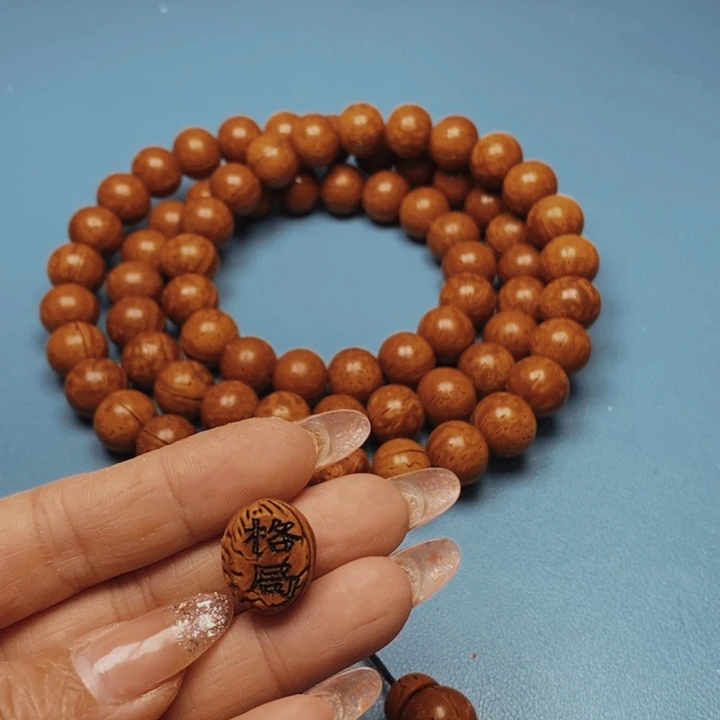 红*隐桃核手串光珠格局