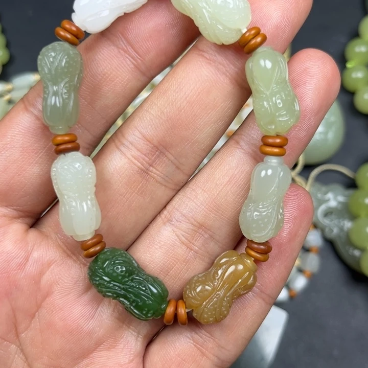 和田玉未镶嵌车挂