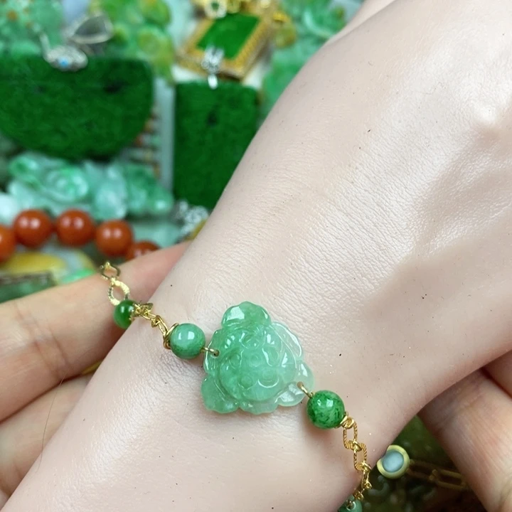 翡翠未镶嵌吊坠(赠链)