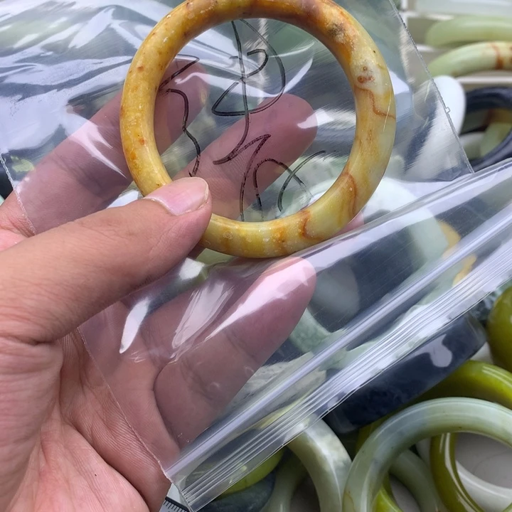清***节未镶嵌蛇纹石玉手镯