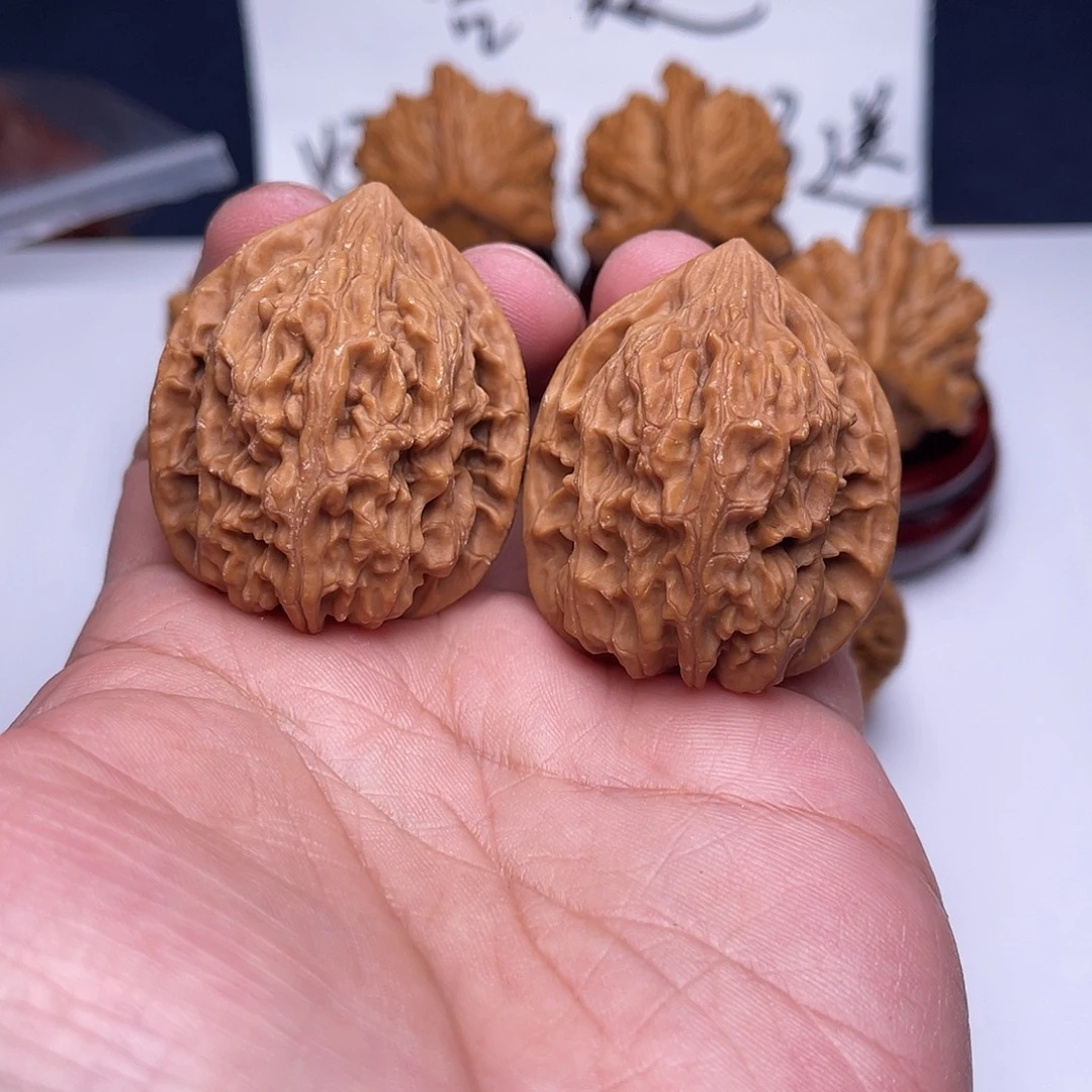 文玩核桃把件36老树鸡心