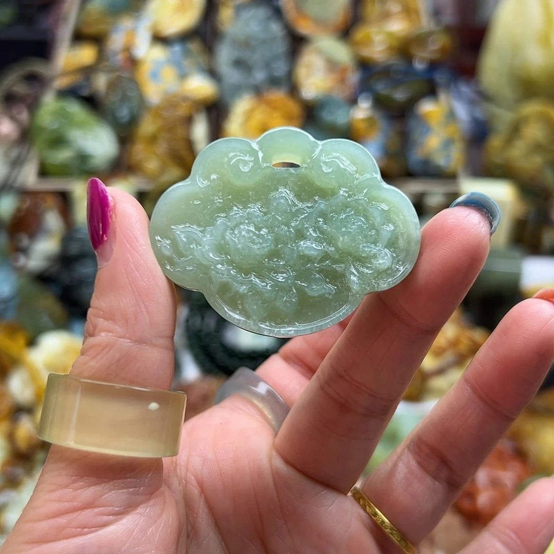 岫玉未镶嵌颈饰岫玉牡丹花锁