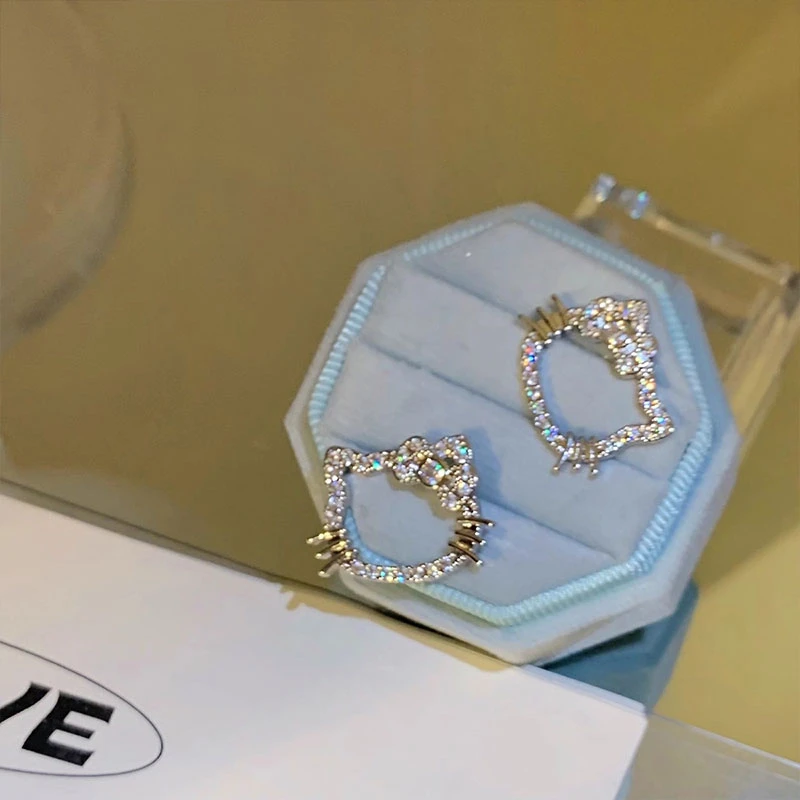 可爱晕的耳钉~ kt猫蝴蝶结镂空满钻bling耳环爆款独特耳饰5127