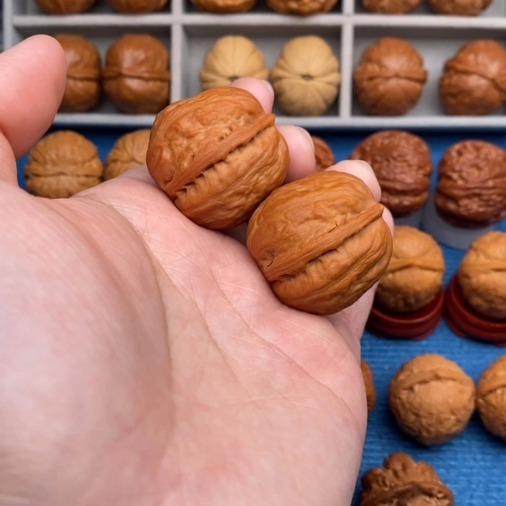 文玩核桃把件至尊蟾