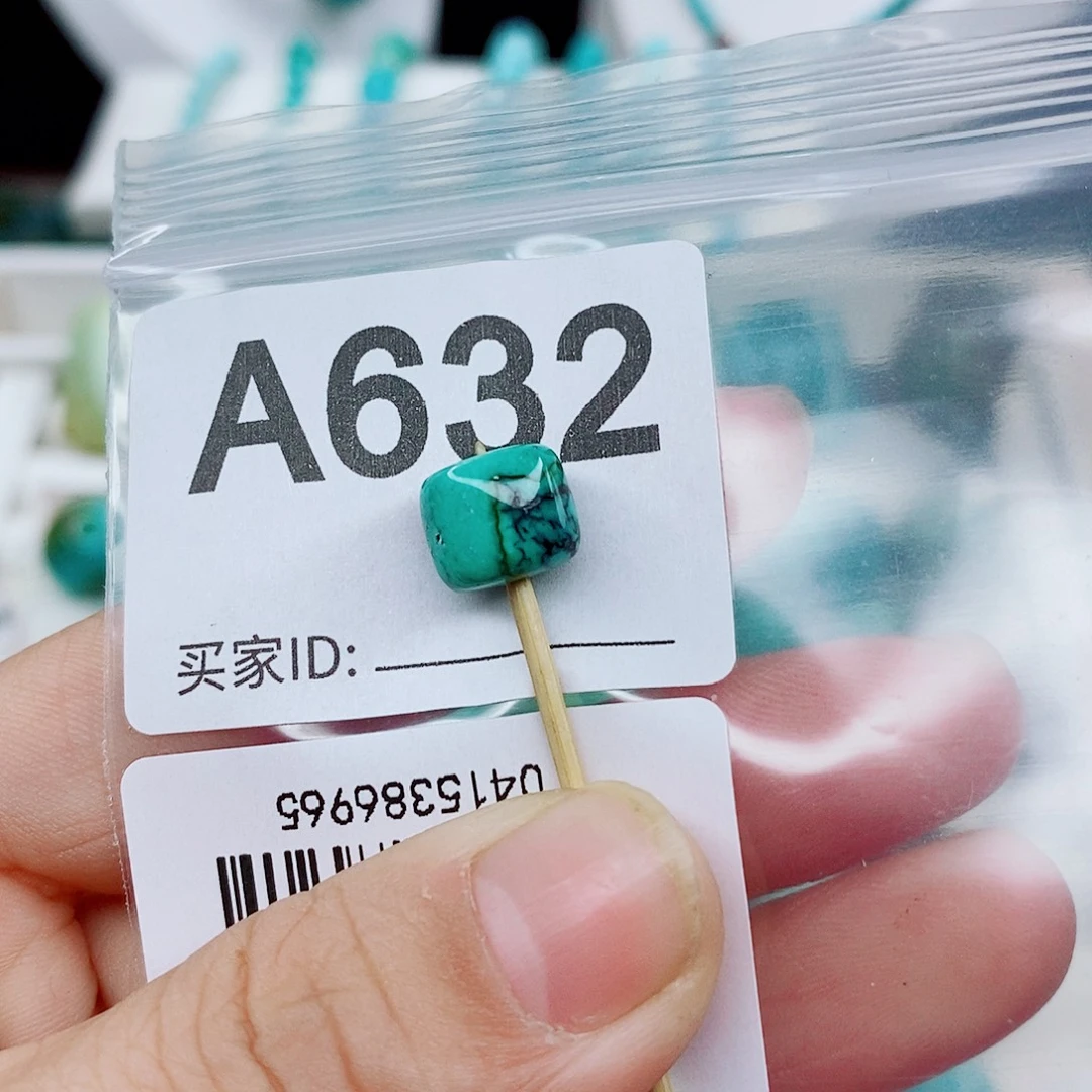 帥****绿松石未镶嵌颈饰