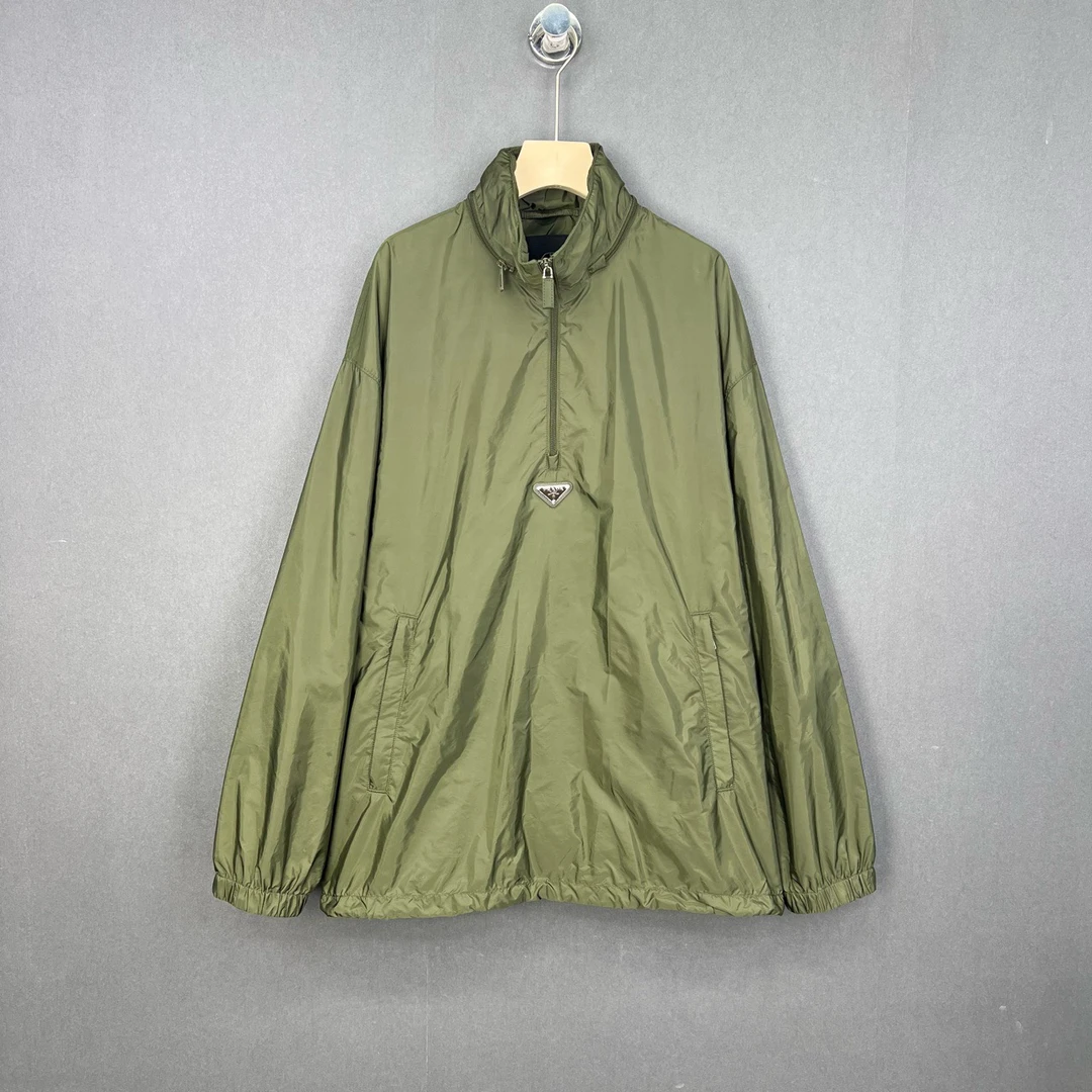 99新 Prada/普拉达 M码/军绿色饰牌半拉链冲锋衣/12598464