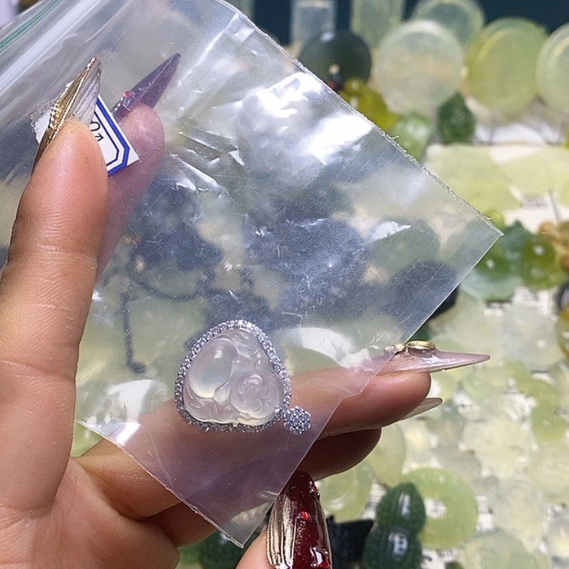 【闪购商品】蛇纹石玉颈饰未镶嵌m****2
