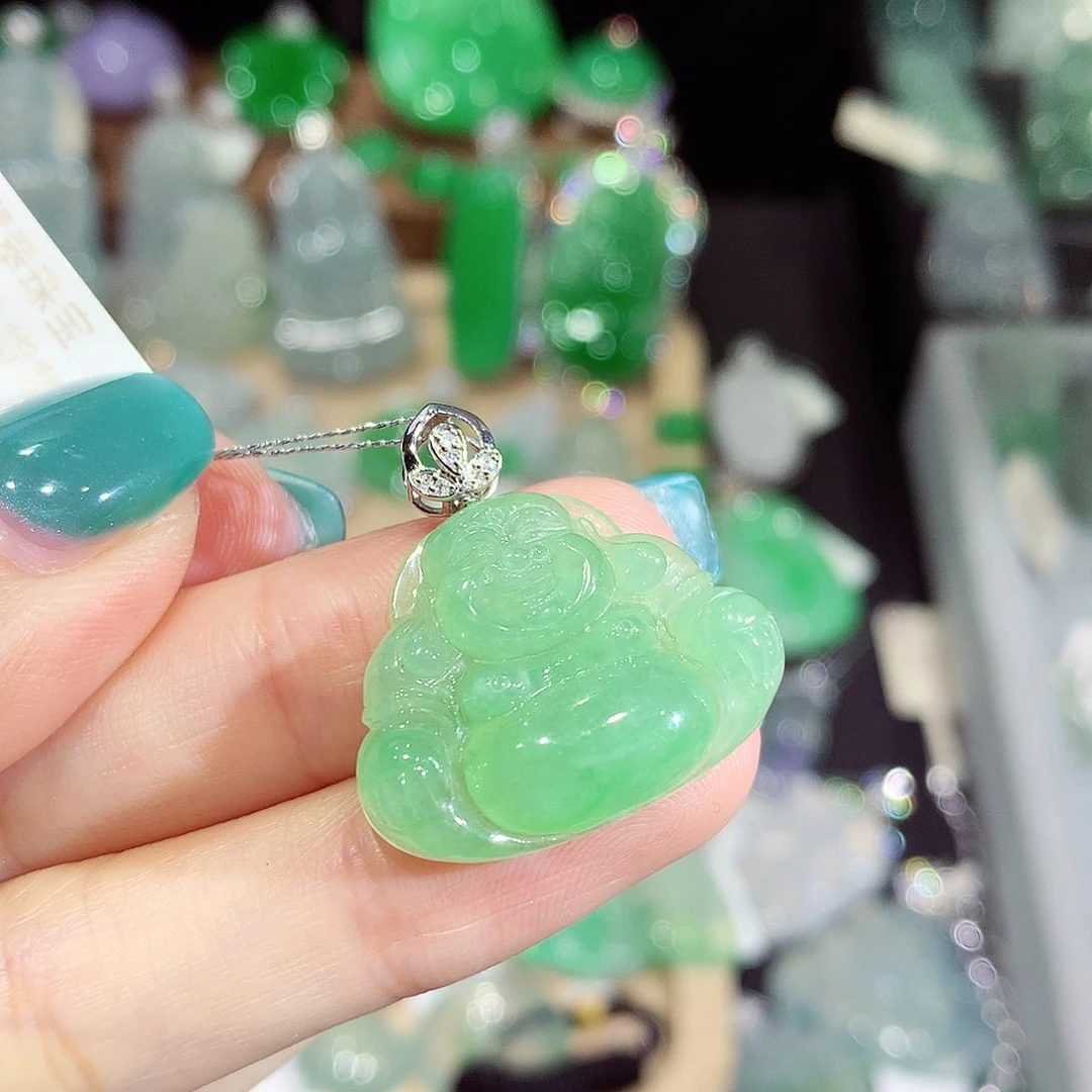 翡翠18K金镶嵌颈饰佛