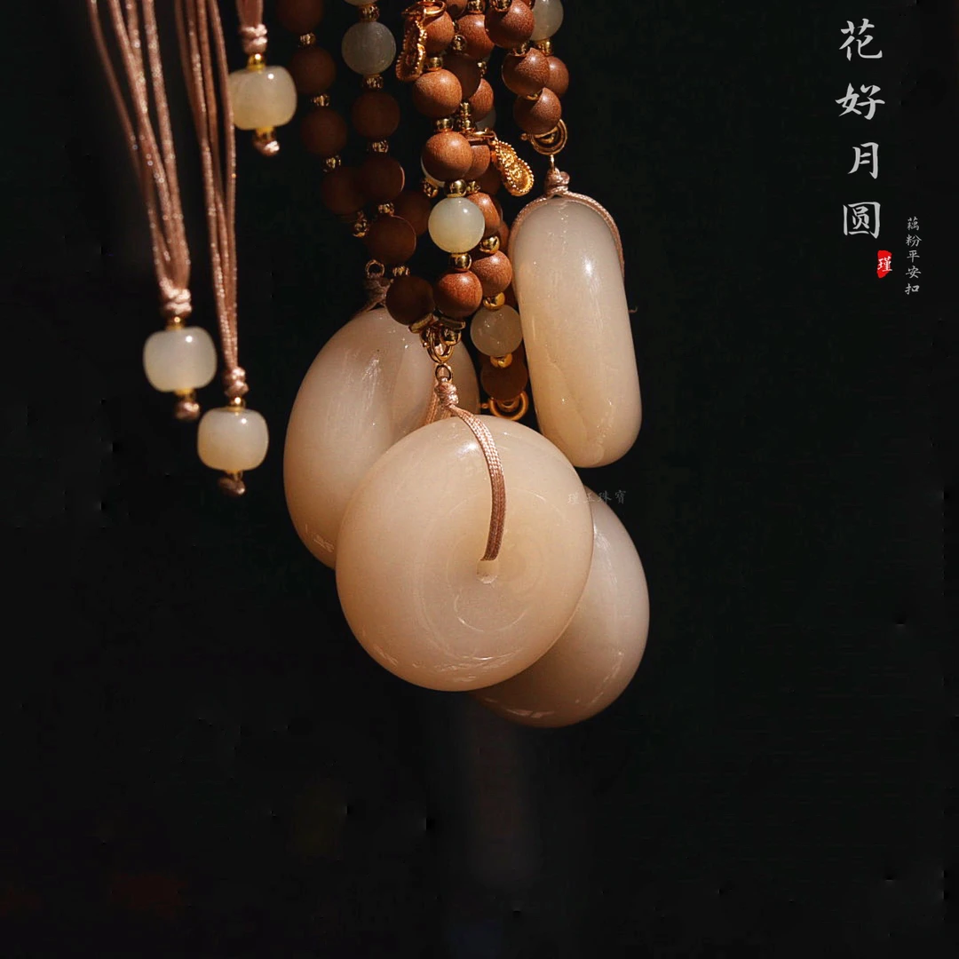 【花好月圆】瑾玉和田玉浓藕粉平安扣吊坠约30*11老熟毕业级 C0614